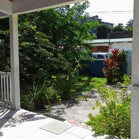 La Petite Maison, Spacieuse, Avec Jardin / Parking Sainte-Rose Exterior foto